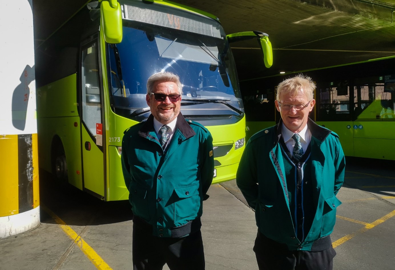 TIL VALG: Petter Louis Pettersen (t.v.) og Jan Larsen er toppkanditatene til Vy Buss-valget. Foto: Yrkestrafikkforbundet