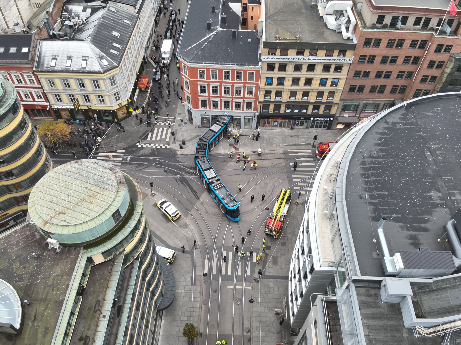 STORE SKADER: De materielle skadene etter avsporingen var betydelige. Sporveien har sammen med forsikringsselskapet anslått en ramme for reparasjon på inntil 33 millioner kroner for trikken.  Foto: Havarikommisjonen