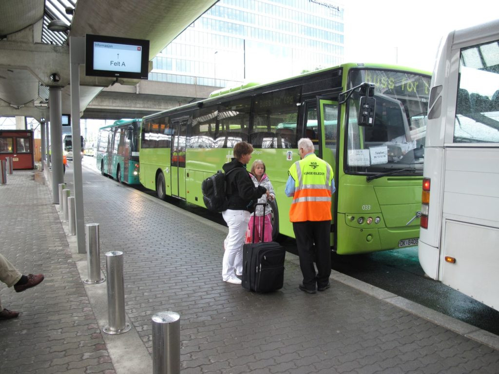 Omfattende kjøring buss for tog har i flere år utgjort redningen for norske turbilselskaper. Foto: Arne Danielsen.