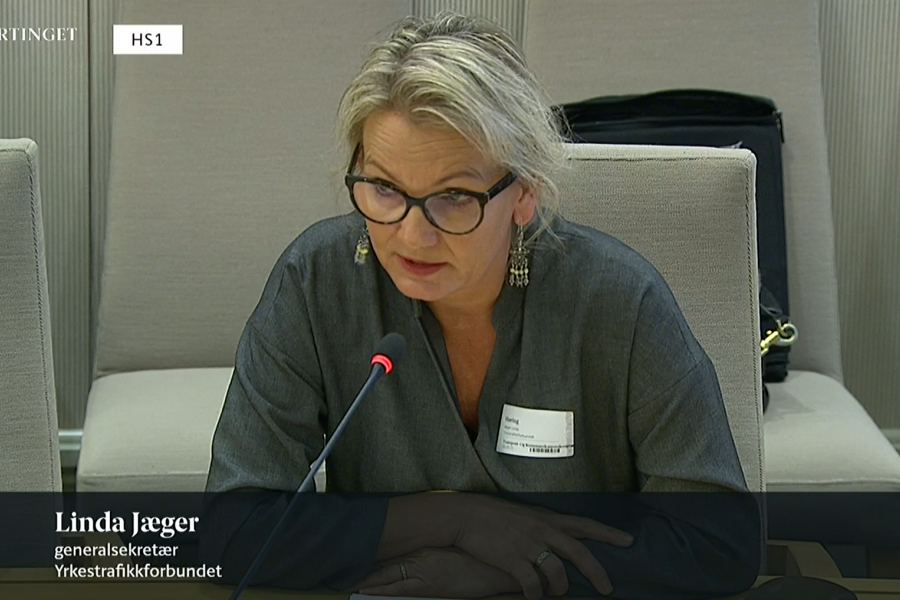 Generalsekretær Linda Jæger deltok i budsjetthøringen i Transport- og kommunikasjonskomitéen på Stortinget.